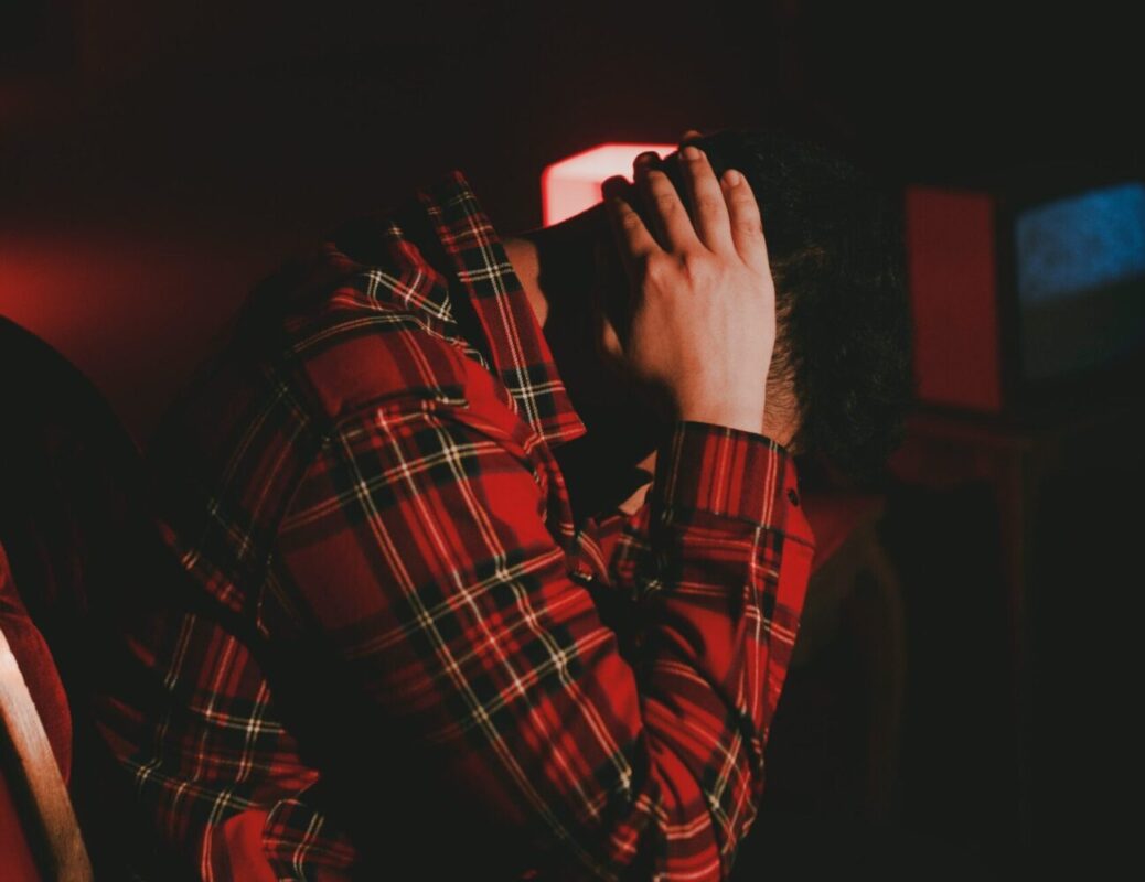 Έρευνα συνδέει τα τραυματικά γεγονότα στην παιδική ηλικία με τους πονοκεφάλους