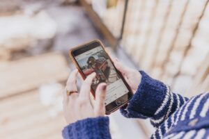 Πώς να αλλάξετε το θέμα της συνομιλίας σας στο Instagram