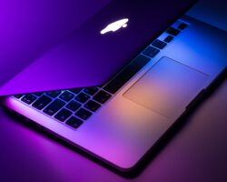 «Χάκαραν» το νέο MacBook Pro της Apple λίγες εβδομάδες μετά την κυκλοφορία του – Τι είναι το iLeakage