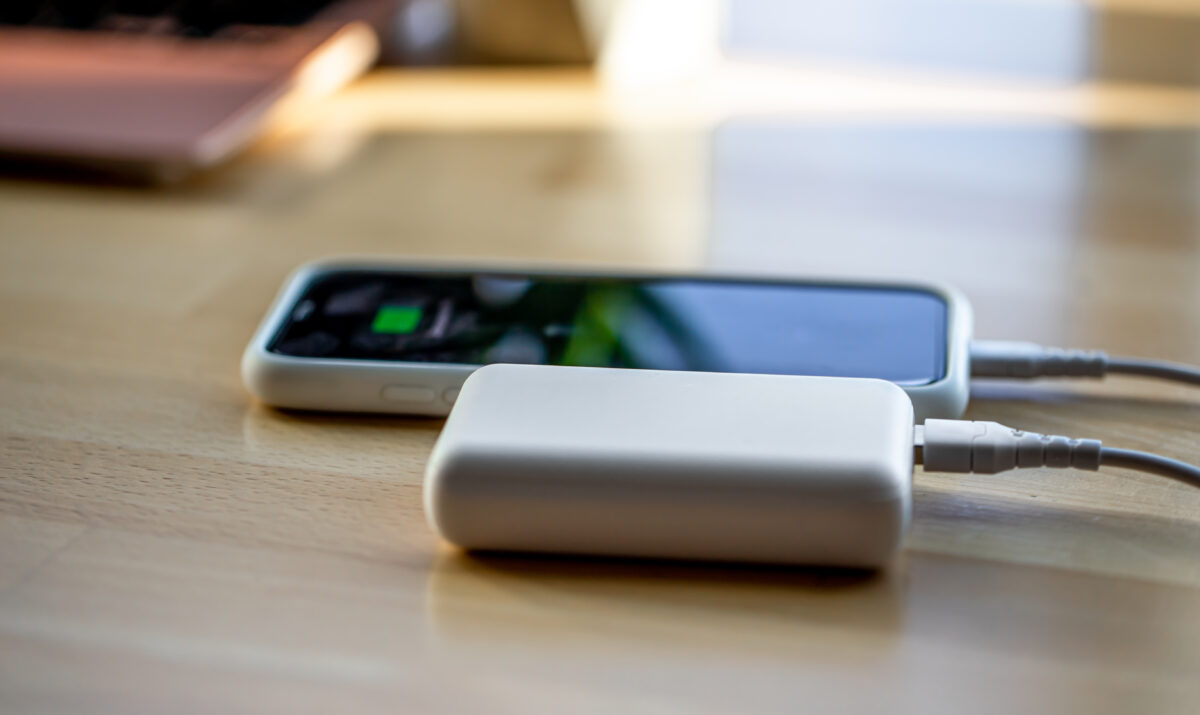 Κινητό smartphone φόρτιση powerbank