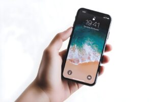 Η Apple αποκάλυψε τι σημαίνουν οι πράσινες και πορτοκαλί κουκκίδες στο iPhone σας – Πότε πρέπει να ανησυχείτε