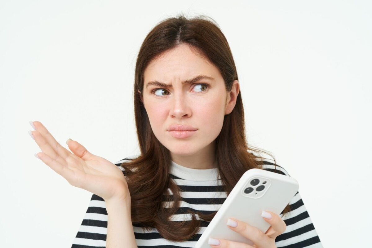 iPhone μπερδεμένη γυναίκα