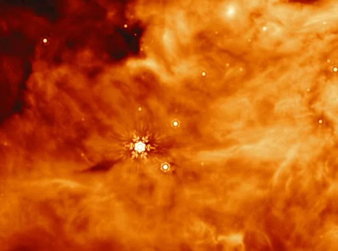 Αυτή η εικόνα τραβήχτηκε από το MIRI (το όργανο μεσαίας υπέρυθρης ακτινοβολίας) στο διαστημικό τηλεσκόπιο James Webb της NASA σε μια περιοχή κοντά στον πρωτοαστέρα, γνωστή ως IRAS.