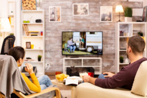Smart TV: 8 απλοί τρόποι για να φορτώνει πιο γρήγορα η «έξυπνη» τηλεόρασή σας