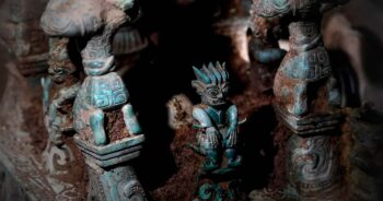 Τα πιο παράξενα πράγματα που έχουν βρεθεί μέσα σε αρχαίους τάφους – Βίντεο