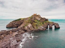 Gaztelugatxe: Εξερευνώντας το Dragonstone από το Game of Thrones – Βίντεο