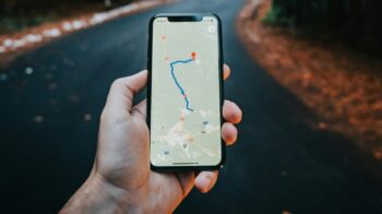 Πώς να κάνετε τo Google Maps την προεπιλεγμένη εφαρμογή πλοήγησης στο iPhone σας