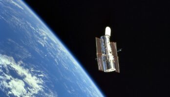 Το Hubble παρακολούθησε ετοιμοθάνατο άστρο να καταβροχθίζει έναν πλανήτη τύπου Πλούτωνα – «Ίσως γίνει το ίδιο και στο ηλιακό μας σύστημα»
