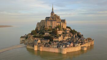 Mont Saint-Michel: Ένα μεσαιωνικό αβαείο παγιδευμένο από τις παλίρροιες και τον χρόνο – Βίντεο