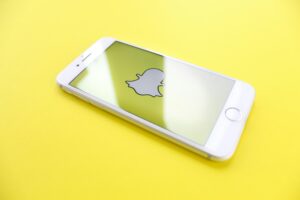 Το Snapchat σταματά να επιβραβεύει πλήρως δημιουργημένα με τεχνητή νοημοσύνη βίντεο