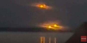 Βίντεο: Zευγάρι εντόπισε μυστηριώδη «UFO» που μοιάζουν με… ήλιο: «Ναι, νομίζω ότι βλέπουμε εξωγήινους»