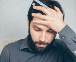 Προσοχή στις απάτες με τις πιστωτικές κάρτες – Πώς να προστατευτείτε από τις επιθέσεις
