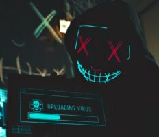 Κακόβουλο λογισμικό: H ένδειξη στα iPhone και τα Android που υποδεικνύει ότι έχετε «μολυνθεί» από χάκερ