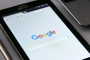 Σταματήστε να επιτρέπετε στην Google να παρακολουθεί κάθε σας κίνηση — Πώς να διαγράψετε το ιστορικό αναζήτησής σας το 2026