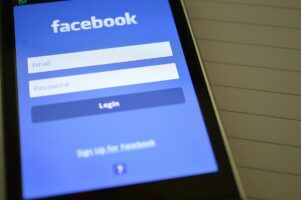 Facebook: Η λίστα που είναι κρυμμένη στις ρυθμίσεις και αποκαλύπτει εάν σας έχουν χακάρει – «Υπάρχει και δεύτερο προειδοποιητικό σημάδι που είναι ακόμη πιο ανησυχητικό»