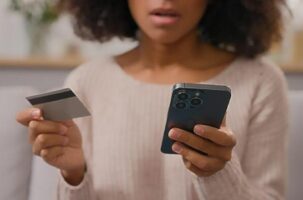 Πώς να εντοπίσεις λογαριασμούς «βαμπίρ» σε Android και iPhone – Σου παίρνουν λεφτά χωρίς να το καταλαβαίνεις