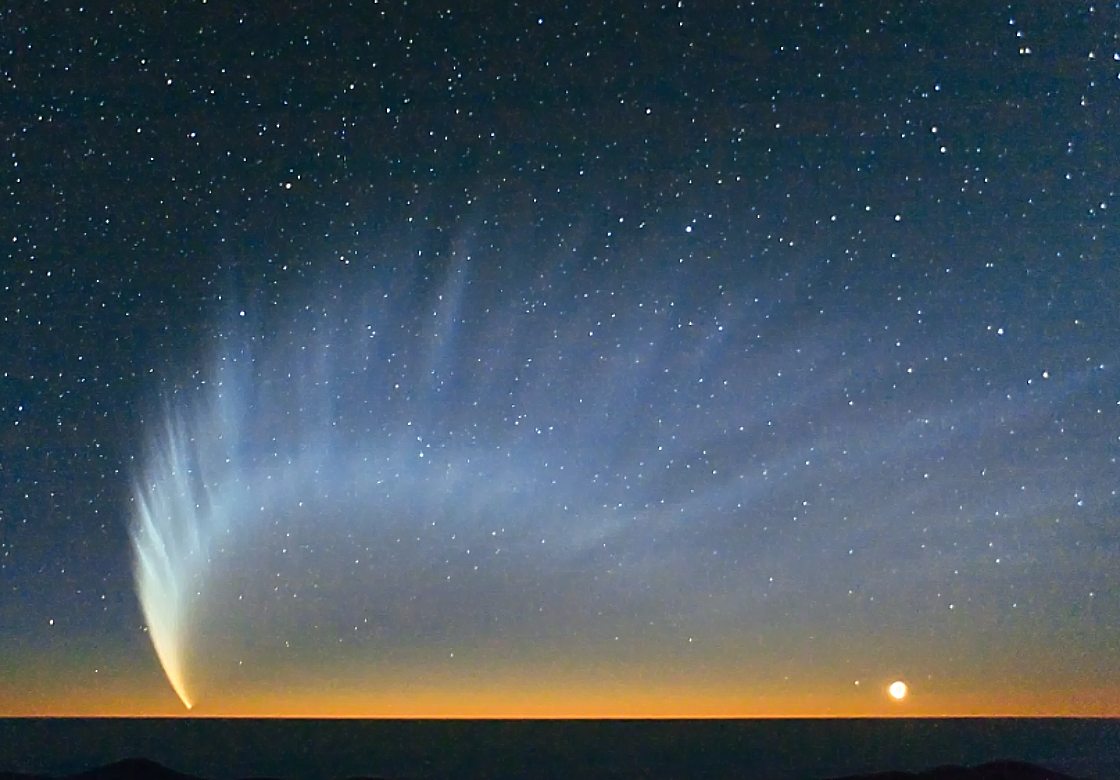κομήτης, ίχνη, ουρά
