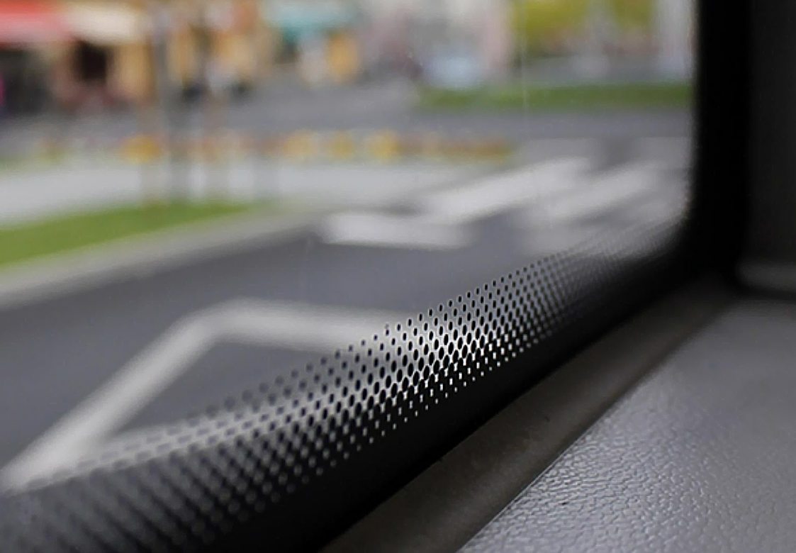 Frit, μαύρες κουκίδες