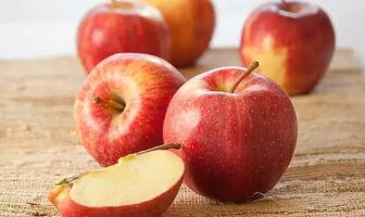 «Ένα μήλο την ημέρα τον γιατρό τον κάνει πέρα»: Τι λένε οι επιστήμονες για το ρητό