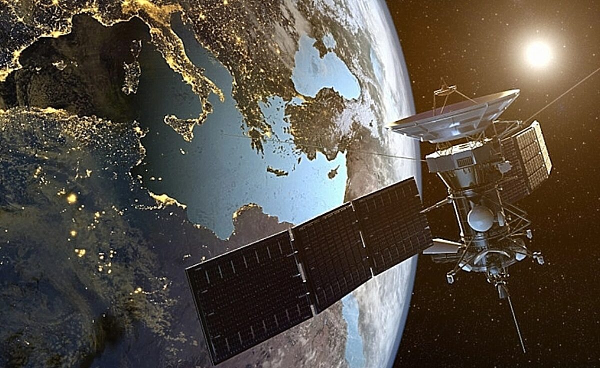 5G, Δορυφόρος χαμηλής τροχειάς