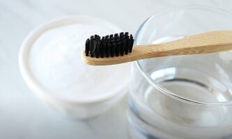 Οδοντόβουρτσα: Πόσο βρώμικη είναι; Η αλήθεια που… «ενοχλεί» ακόμα και τους πιο αδιάφορους με την υγιεινή