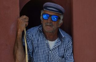 Μπλε Ζώνες: Είναι όντως οι περιοχές του πλανήτη με τους μακροβιότερους ανθρώπους;