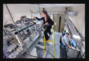 Μοριακά qubits μπορούν να επικοινωνούν σε τηλεπικοινωνιακές συχνότητες