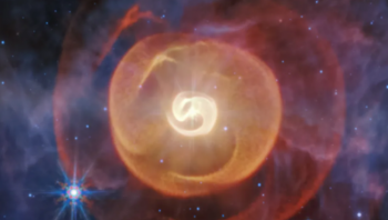 Το διαστημικό τηλεσκόπιο James Webb εντόπισε «μοναδικό» τριπλό αστρικό σύστημα που μοιάζει με κοσμικό έμβρυο