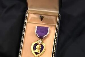 Μυστηριώδες μετάλλιο βρέθηκε σε εγκαταλελειμμένη θυρίδα – Πώς σχετίζεται με τους βετεράνους;