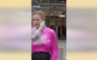 Δημοσιογράφος δέχθηκε επίθεση από γλάρο την ώρα του ρεπορτάζ – Δείτε ΒΙΝΤΕΟ