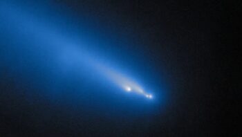 Καταγράφηκε η στιγμή που ο κομήτης C/2025 K1 (ATLAS) διαλύθηκε σε κομμάτια – Δείτε τις νέες εντυπωσιακές εικόνες