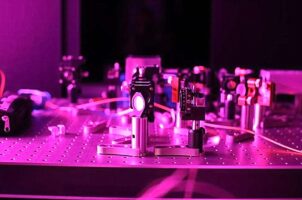 Κβαντικός προσομοιωτής αποκαλύπτει στατιστικό εντοπισμό που διατηρεί «παγωμένες» τις περισσότερες καταστάσεις των qubit