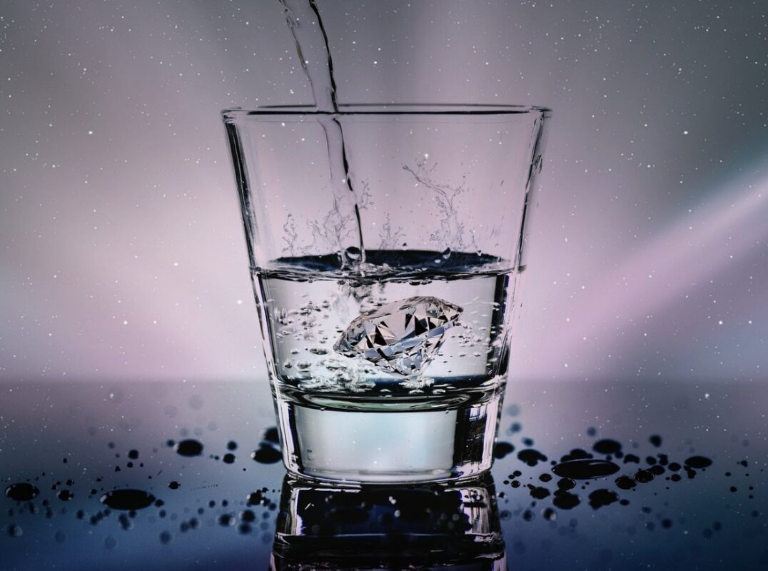 Μπορεί το ανθρακούχο νερό να τονώσει τον μεταβολισμό και να βοηθήσει στο αδυνάτισμα; – Τι έδειξε νέα έρευνα