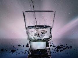 Μπορεί το ανθρακούχο νερό να τονώσει τον μεταβολισμό και να βοηθήσει στο αδυνάτισμα; – Τι έδειξε νέα έρευνα