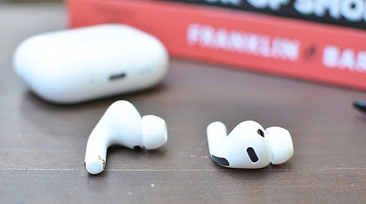 Apple: Διέρρευσε βίντεο που αποκαλύπτει τα νέα AirPods που έχουν κάμερες