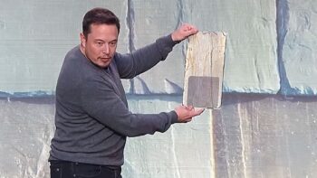 Τέλος εποχής για τα ηλιακά κεραμίδια Solar Roof της Tesla
